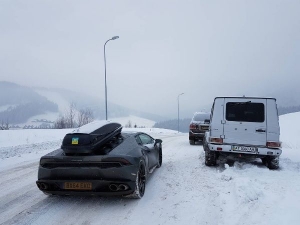 Чудак покорил сеть, приехав на Lamborghini из Британии в Буковель 