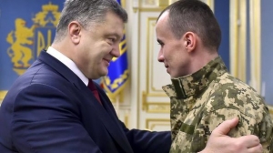 Порошенко встретился с освобожденным из плена "киборгом" Колодием 