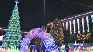 Новогодние праздники в Днепре: "ТНМК", забег Дедов Морозов и масштабное файер-шоу