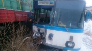 Жестокое ДТП на Донбассе: поезд врезался в автобус с шахтерами 