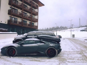 Чудак покорил сеть, приехав на Lamborghini из Британии в Буковель 