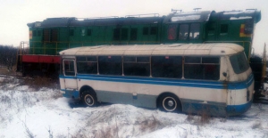Жестокое ДТП на Донбассе: поезд врезался в автобус с шахтерами 