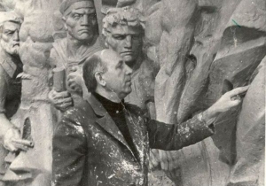 Истории павших памятников: девушку, которая воевала с фашистами, казнили заново, а Горького не узнали 