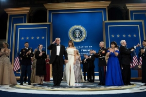 Трамп с женой станцевали романтический танец на балу в честь инаугурации 