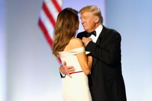 Трамп с женой станцевали романтический танец на балу в честь инаугурации 