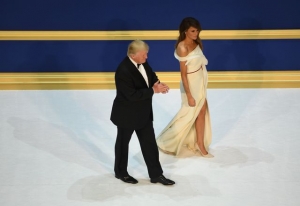 Трамп с женой станцевали романтический танец на балу в честь инаугурации 