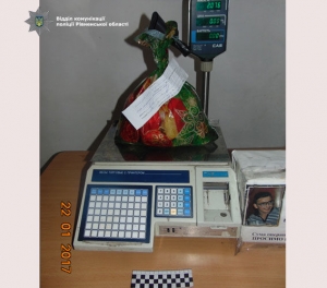 Житель Ровно в багажнике иномарки перевозил крупную партию янтаря и наркотики