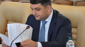 Гройсман поручил выделить дополнительно полмиллиарда грн на покупку снегоуборочной техники