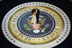 Трамп с женой станцевали романтический танец на балу в честь инаугурации 
