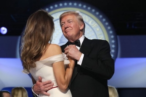 Трамп с женой станцевали романтический танец на балу в честь инаугурации 