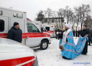 Посол Канады передал в Украину 10 "скорых" 