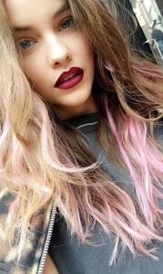 23-летняя модель обнажилась в Instagram 