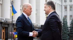 У Порошенко назвали причину переноса визита Байдена
