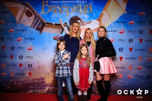 Дочери Веры Брежневой вышли в свет без мамы 