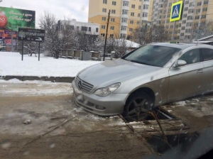 В Крыму зима посрывала асфальт с дорог 