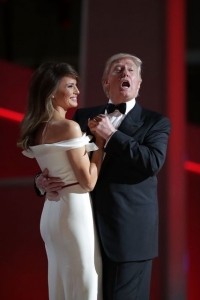 Дизайнер бального платья Меланьи Трамп шил платья для Клинтон, Буш и Обамы