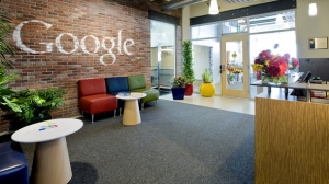 Google просит сотрудников срочно вернуться в США из-за указа Трампа