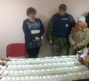 В Донецкой области инспектор фискальной службы попалась на крупной взятке