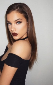 23-летняя модель обнажилась в Instagram 