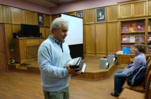 Педофильский скандал в Москве: экс-директор школы и его зам. приглашали учениц в баню