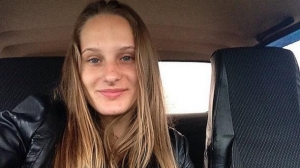 19-летняя девушка по простыням сбежала из квартиры парня, который избивал ее три дня
