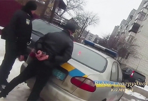 Во Львове с ножом напали на полицейского 
