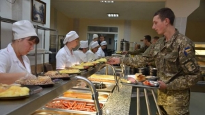 "Революция еды" в армии: военнослужащих переводят на питание по принципу шведского стола