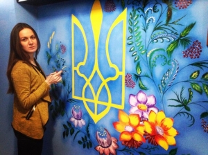 ФОТОФАКТ. Казарму в Кривом Роге украсил герб в цветах