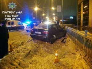 В Ровно пьяные девочки-подростки украли "Хаммер" и попали в ДТП 