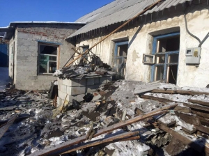 Руины и осколки стекол: в Авдеевке разрушены десятки домов 