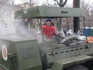 Тысячи православных паломников в центре Одессы хотят преклониться к мощам святого