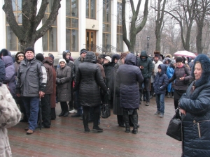 Тысячи православных паломников в центре Одессы хотят преклониться к мощам святого