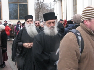 Тысячи православных паломников в центре Одессы хотят преклониться к мощам святого