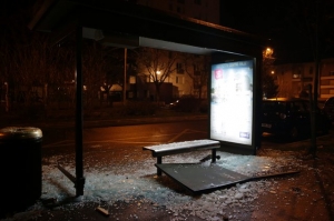 Французы вновь жгут машины и устраивают погромы