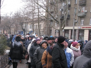 Тысячи православных паломников в центре Одессы хотят преклониться к мощам святого