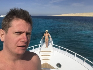 Актер Евгений Сморигин отдохнул в Египте с женой 