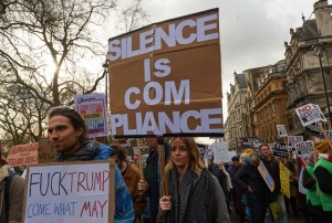 Тысячи человек вышли на акцию протеста в Лондоне против визита Трампа 