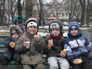 Тысячи православных паломников в центре Одессы хотят преклониться к мощам святого