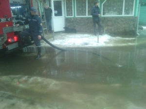 На Закарпатье лед и вода наделали много беды   