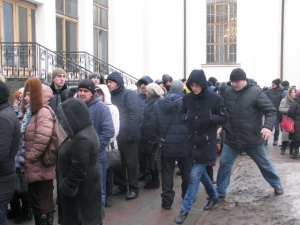 Тысячи православных паломников в центре Одессы хотят преклониться к мощам святого
