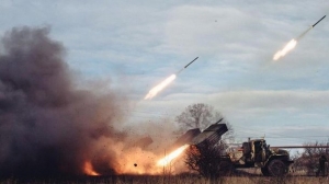 Боевики показали видео мощного обстрела Авдеевки "Градами"  